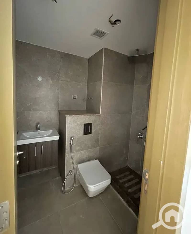 4 1d786ddf-c808-43b7-bec7-a7d48a5ccea0. jpeg