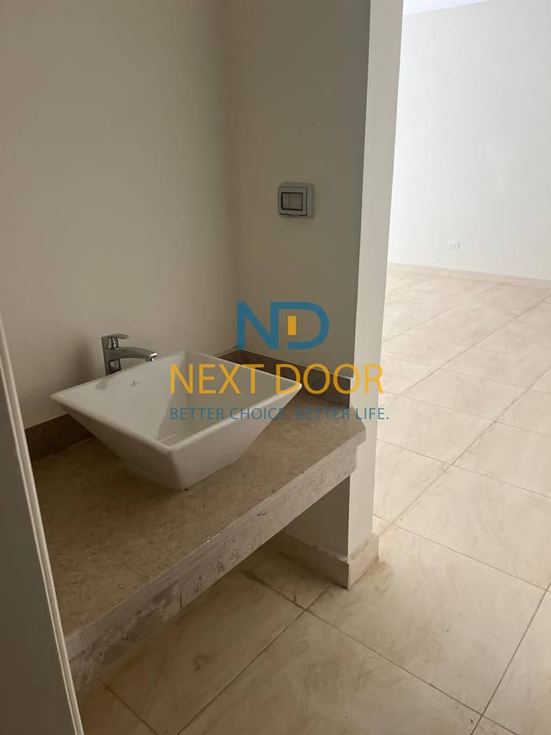 9 fa0f5c63-bdd8-4027-a299-d6e9a0ba72bc. jpeg