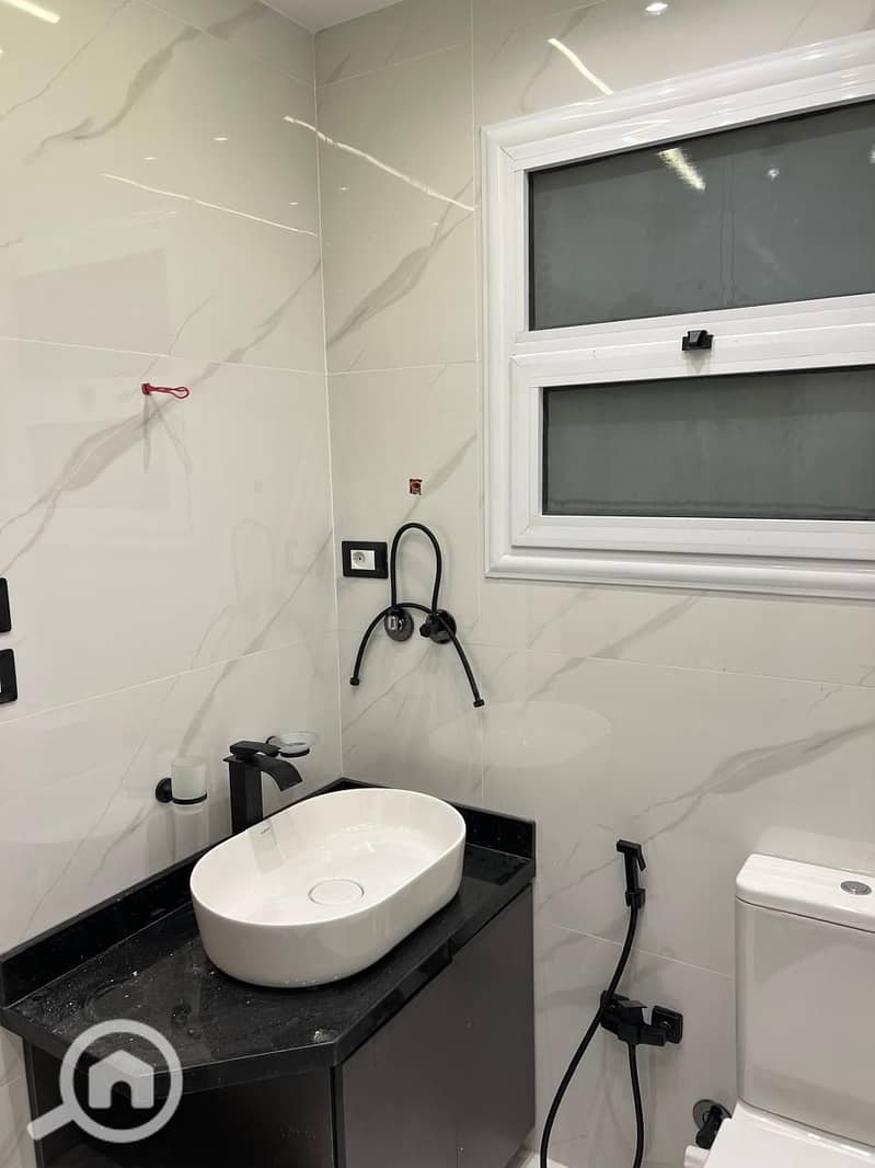 5 38d9bffd-749b-495d-bbde-1584501c81a8. jpg