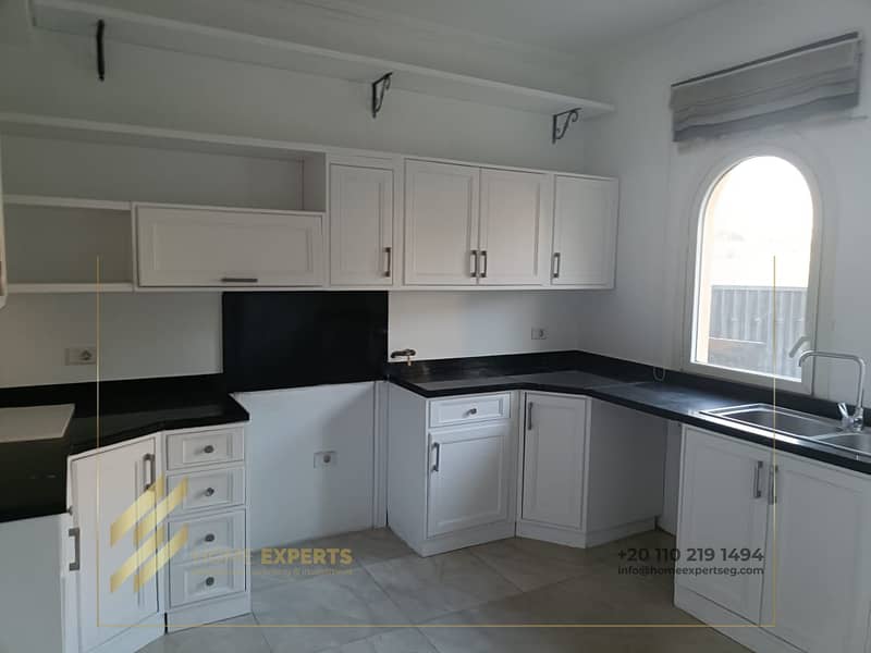 25 aabfd48b-a64d-47e4-ae28-bc54071c8906. jpg