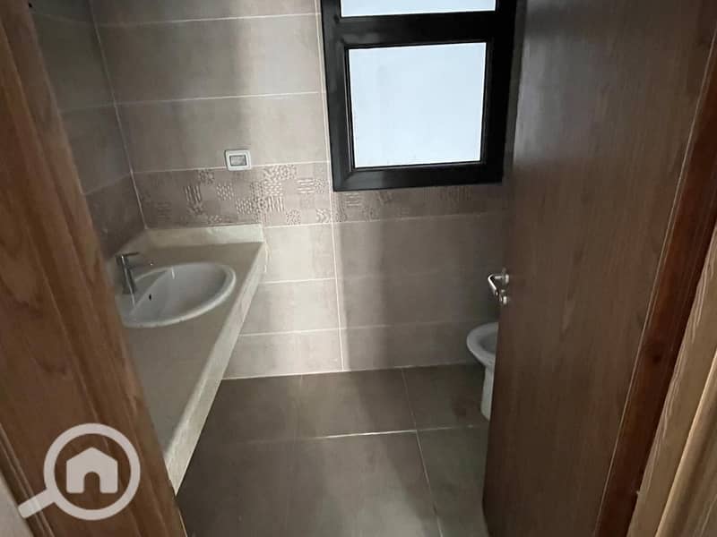 2 0d9e0585-3095-401f-8ca4-0bc5523ffd07. jpg