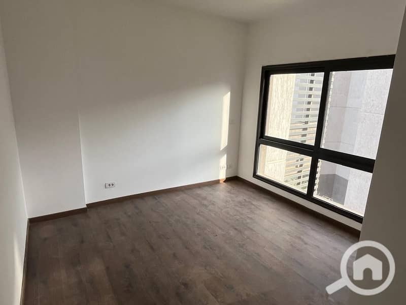 5 9c473843-efed-4d4c-953a-fe08a59e91e8. jpg