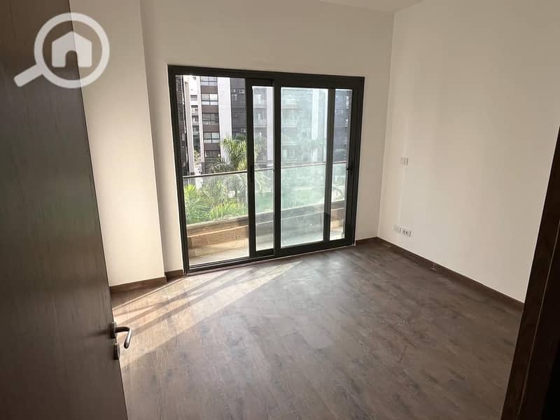 10 ccf09744-2e33-4723-8050-3d9e2e1a641f. jpg