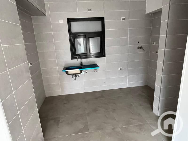 11 cd8a906d-4e53-476c-8383-60781bc8cfab. jpg