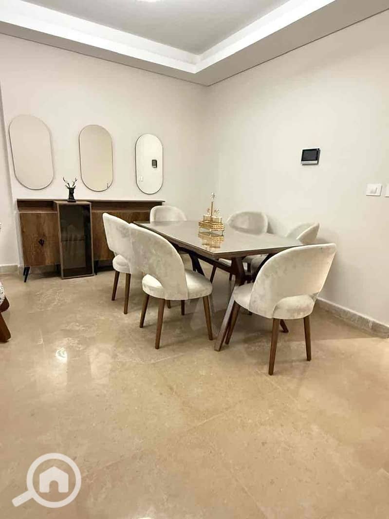 4 b2d5c355-0034-4cc0-90d0-7c50ac9f2a30. jpg