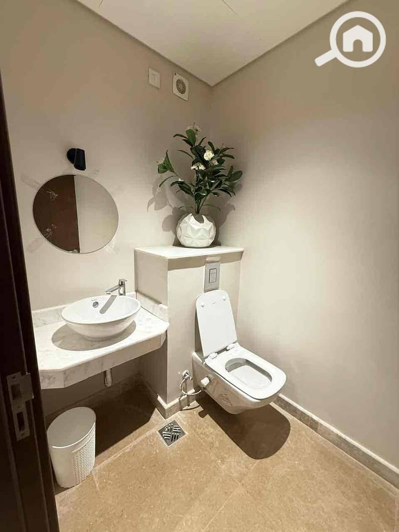 8 d0e57167-ec99-4e63-be2a-81295c525ea0. jpg