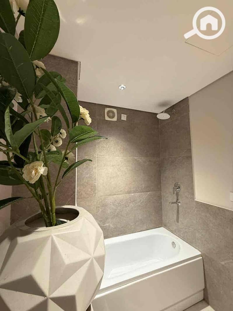 11 f46d22cb-78e0-40e9-9eec-1da460ce8962. jpg