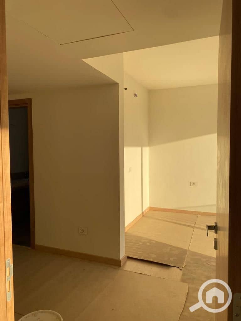 2 f5b8d88b-5f9c-461c-aa33-4d1deeb0d94a. jpg