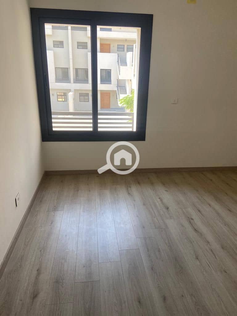 10 f7b16710-e9a1-4409-ab69-b5367066561d. jpg