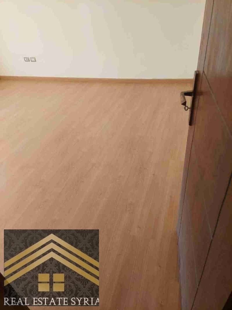 1000411763. jpg 1000411763. jpg