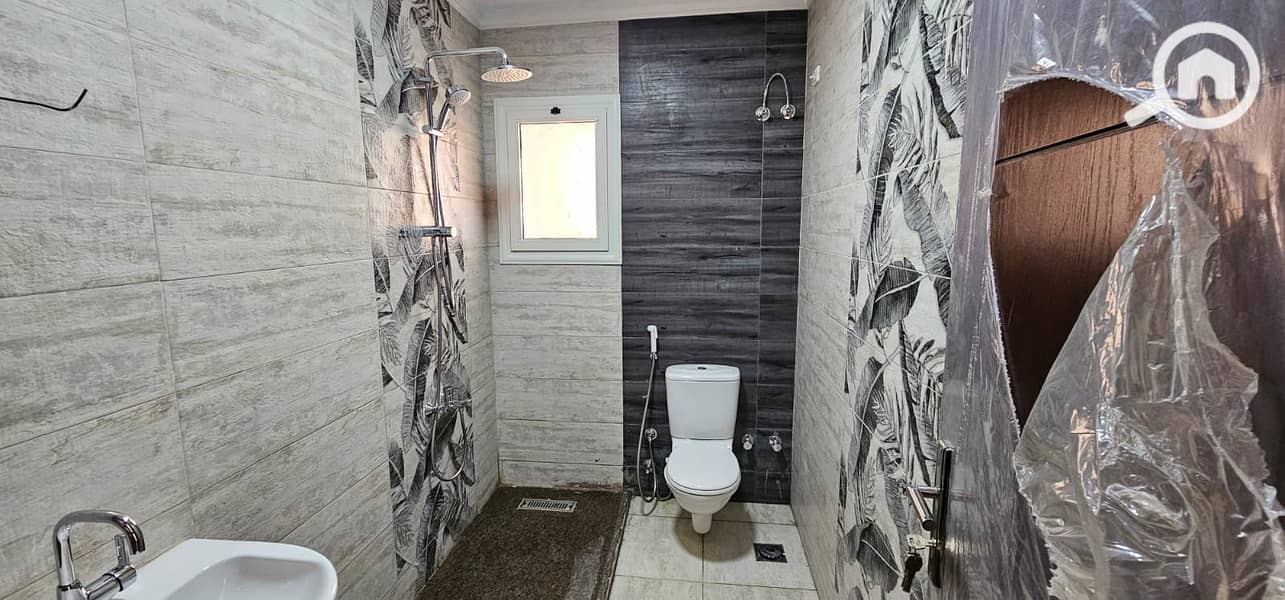 6 7c4c00dc-fb66-41d7-bd5f-c3c4ee31154a. jpg