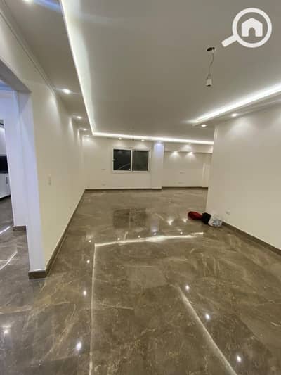 4 Bedroom Flat for Rent in New Cairo, Cairo - شقة للايجار في كمبوند ذا سكوير 210 م اول سكن بتنشطيبت راقيه التجمع