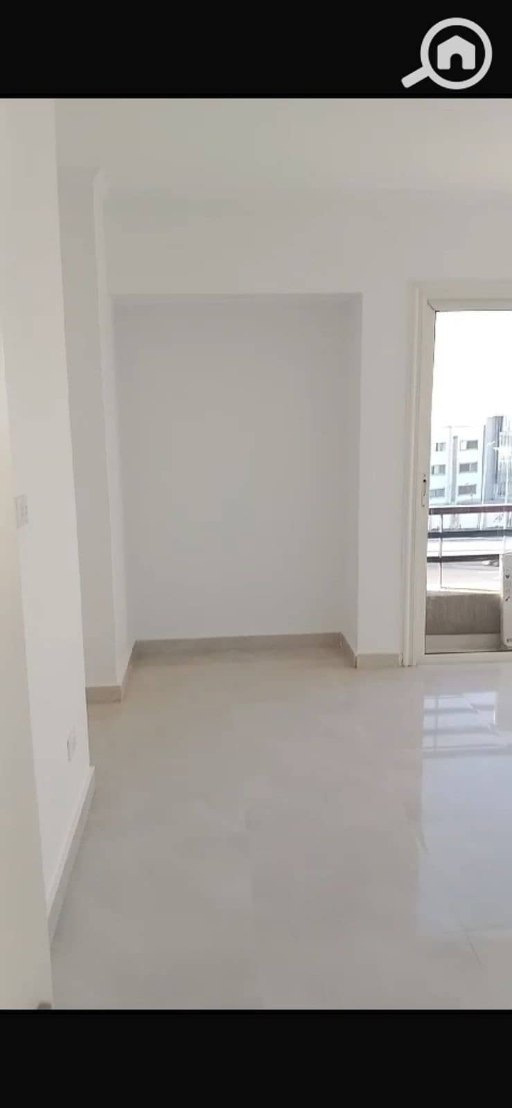 شقة للايجار بالمطبخ و التكيفات في كمبوند ذا سكوير اول سكن بالتجمع