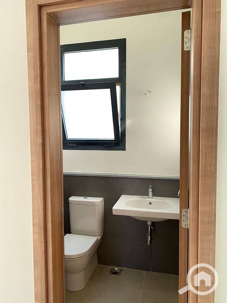 9 982138ff-96a5-40c9-810c-5c3245a83582. jpg