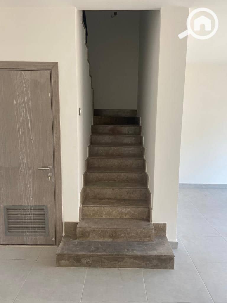 16 dcf8418d-4f05-41b8-a8c6-cad5ed304d41. jpg