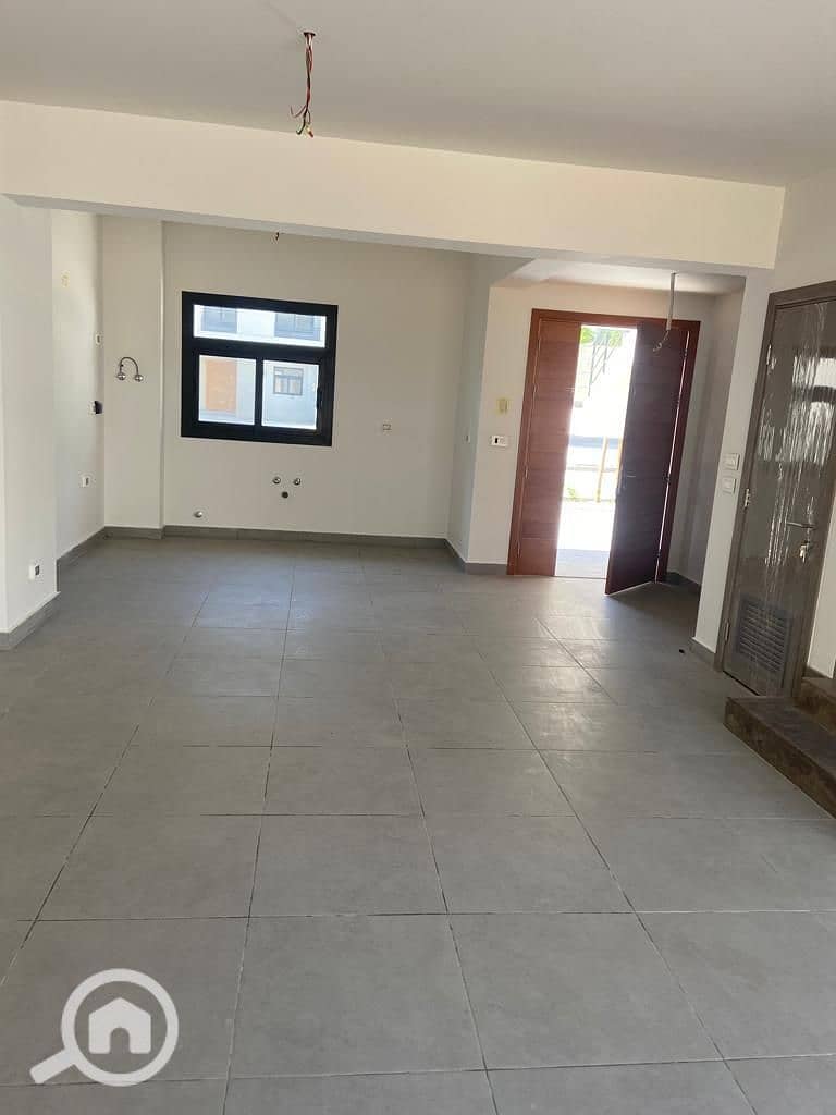 18 cf45a577-84c5-4f85-a416-c775f5f8e25a. jpg