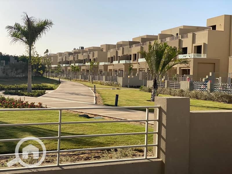 3 083f7a82-ae7a-4d95-9ee6-f3b2c175d0b5. jpg