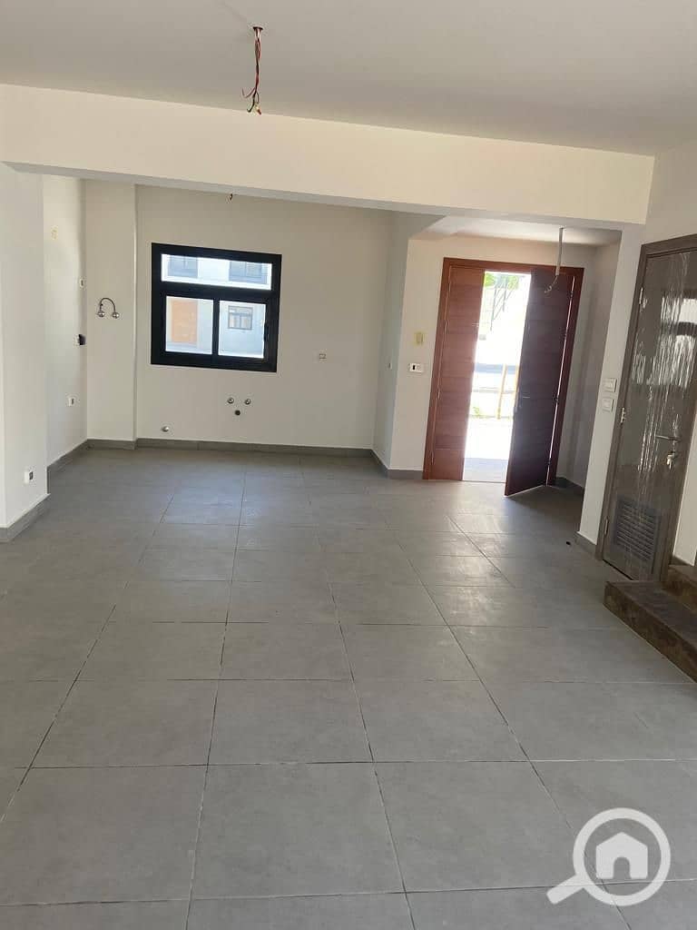 10 cf45a577-84c5-4f85-a416-c775f5f8e25a. jpg