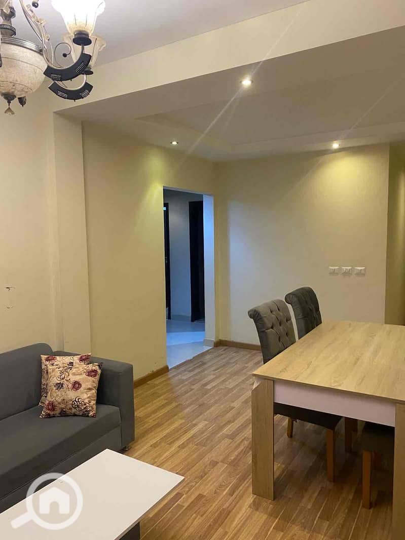 4 fbc2c633-1e88-4d43-bee8-1042a89d841d. jpg