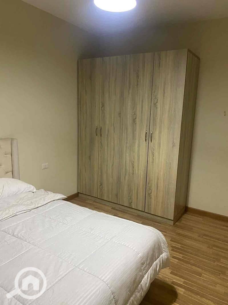 9 b384f932-f5b4-4a5e-842c-0a28d348b040. jpg