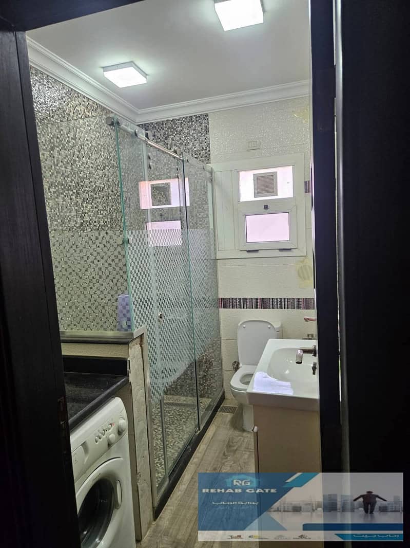 11 e04bed9f-8b44-446c-bd8d-90442ae16e95. jpg