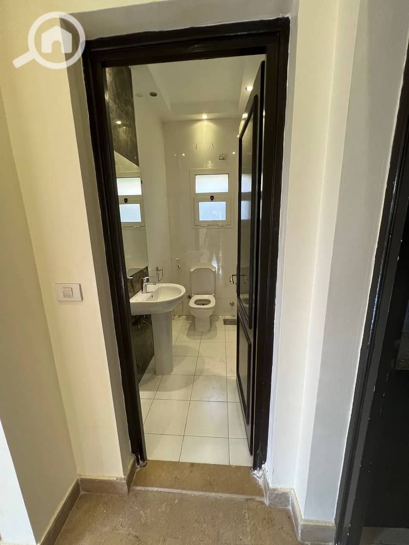 4 02fc0f56-868f-4c13-b561-ee1aeca18546. jpg