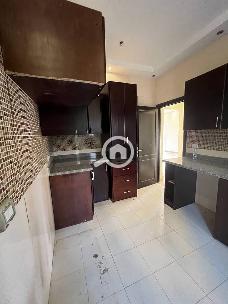 17 427800fc-eac9-42c6-b939-b00042430080. jpg