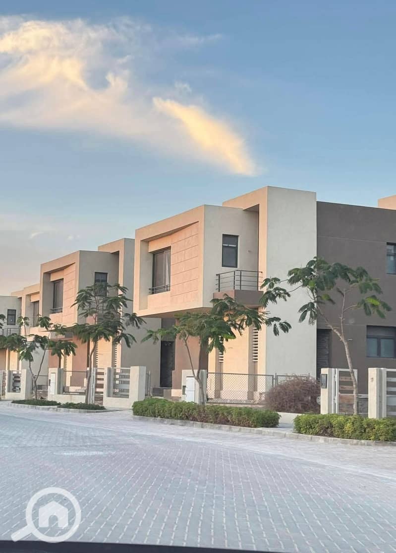 7 b82f897d-ab57-4a66-8709-33def1ce5b86. jpg