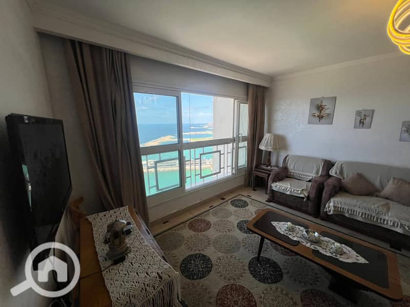 4 112352b4-5ba8-4415-856d-7e7779c37f93. jpeg