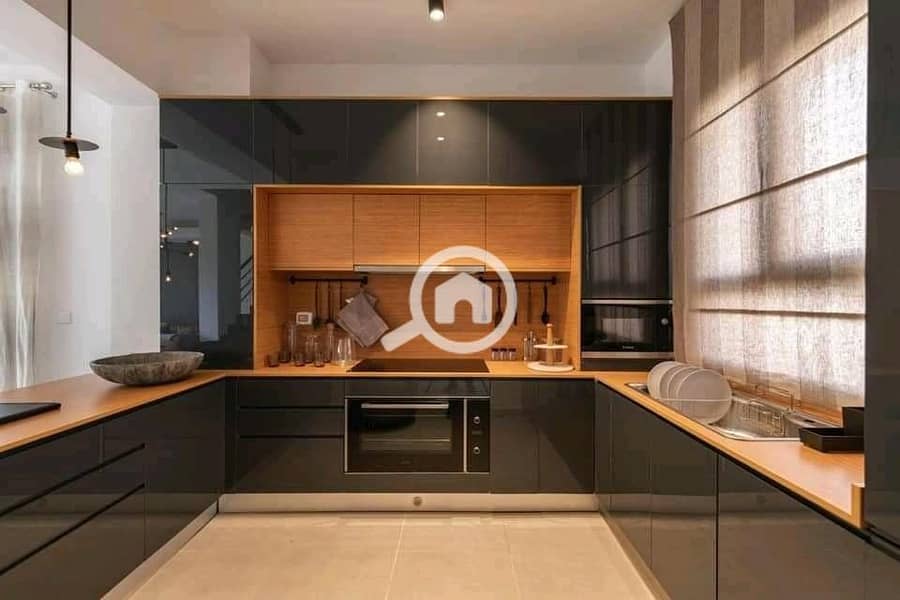 3 FIFTH SQUARE111. jpeg