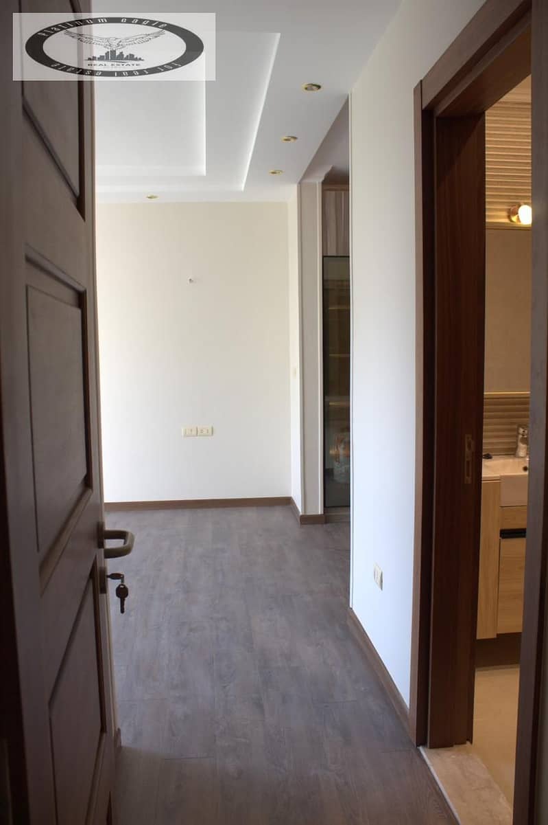 8 ee885fc1-7bed-4853-9fc0-cd552122834f. jpg