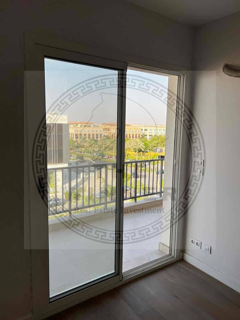 2 f4e2e682-0ea4-4d74-a5e6-7484d1e43899. jpg