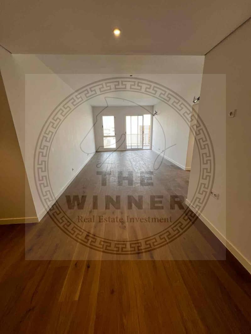 10 b965ace5-ab62-4287-8722-8f121e76869b. jpg