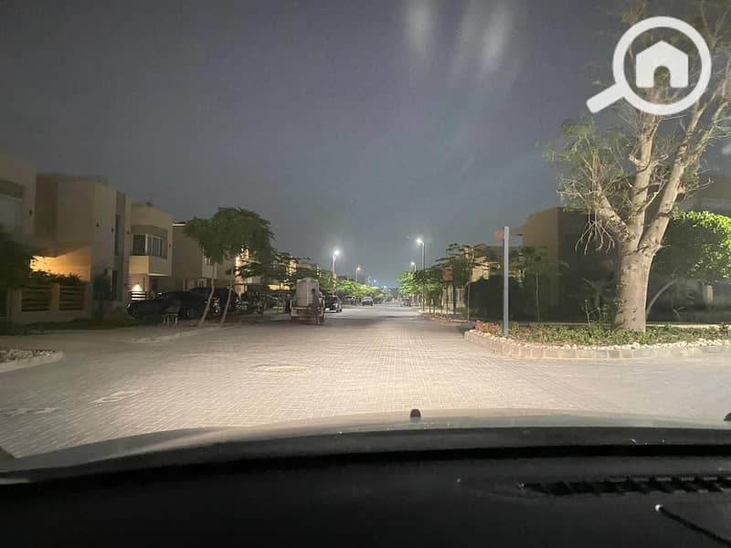 8 c4621e94-5834-4470-8948-d391e013cb25. jpg