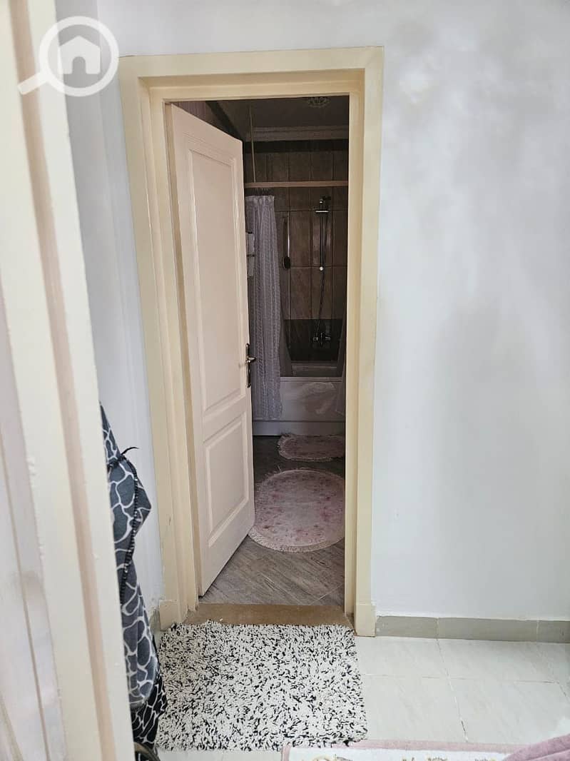 9 b81fa446-8562-4536-841d-5eb0d305d149. jpg