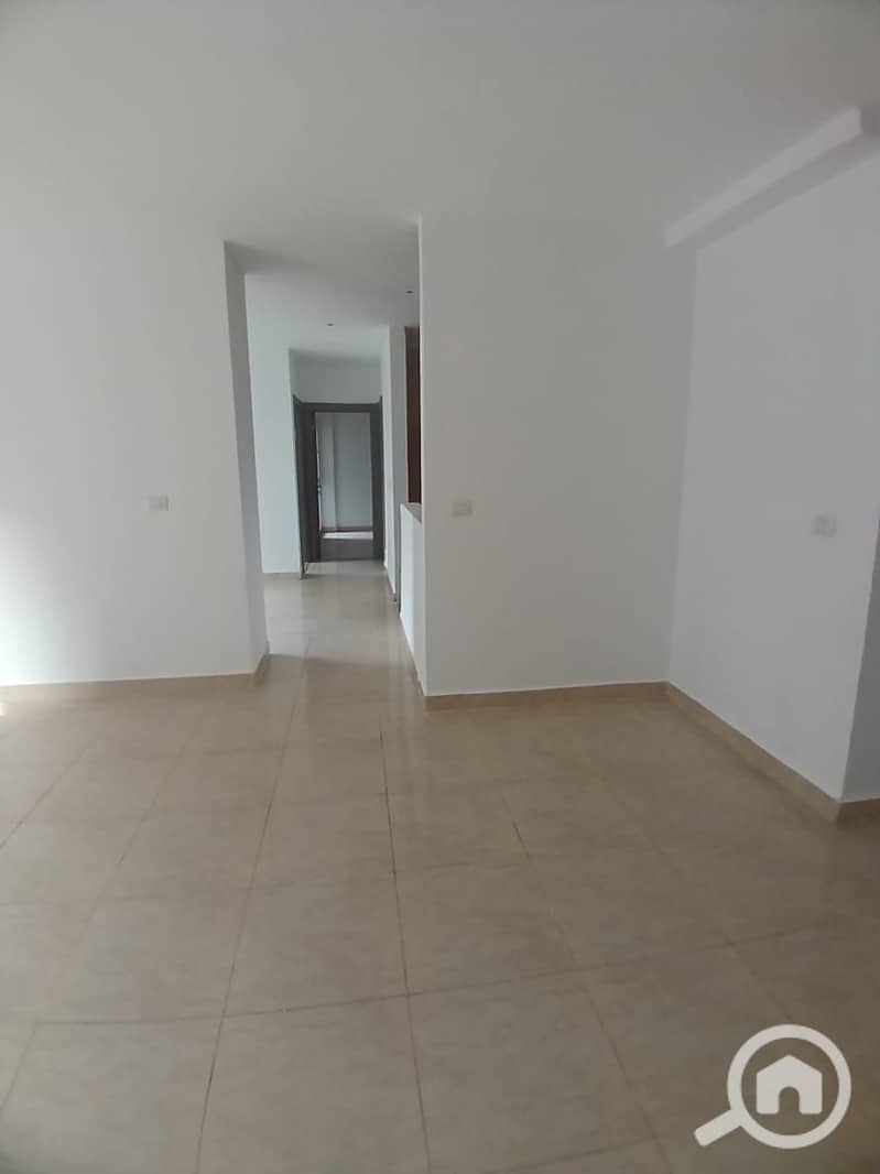 12 f5740dd4-fd53-47cc-a26f-131cb9ec017d. jpg