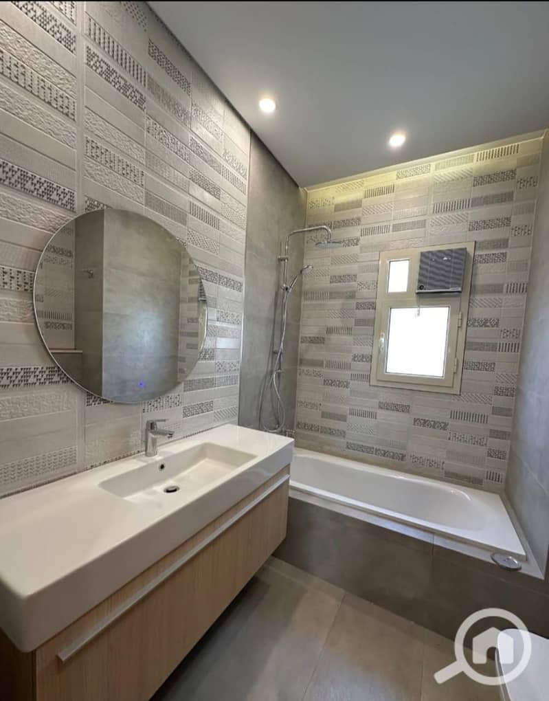 8 5e593062-8f7c-41b0-9e41-6b50de8a324c. jpeg