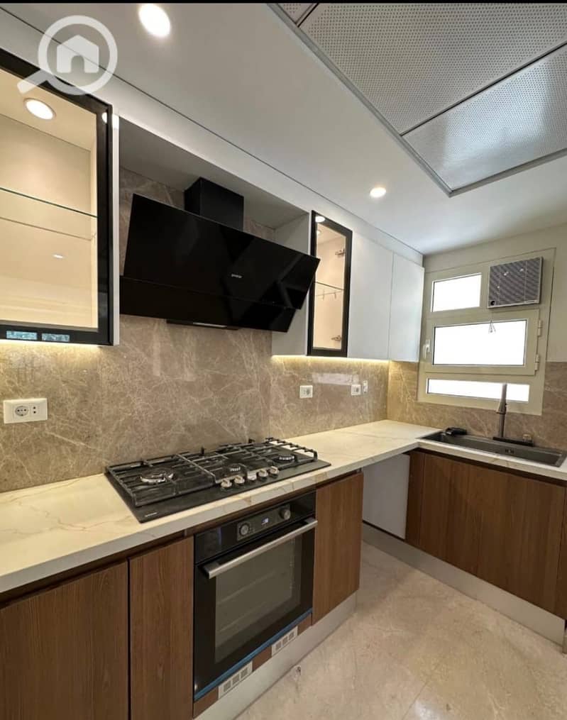 11 1db8c9e4-713e-43d8-9172-7baaddad09b3. jpeg