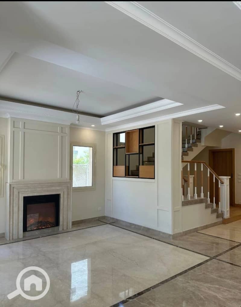 12 11eecee6-beb5-455c-b776-f413bae086bf. jpeg