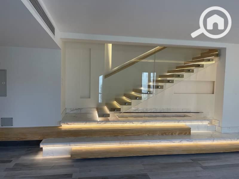 4 81c95fbc-136d-48bb-937b-c84a1675ccbb. jpeg