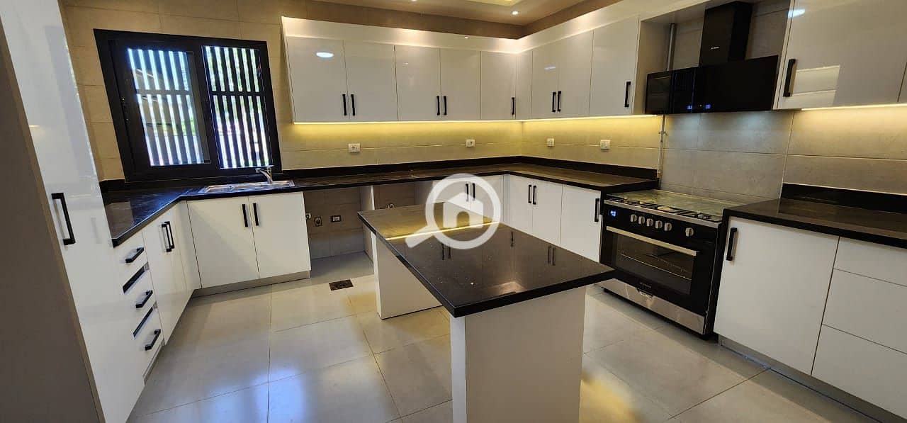 3 7a83e2fb-66c3-4ab0-afec-d11d68bec01d. jpg