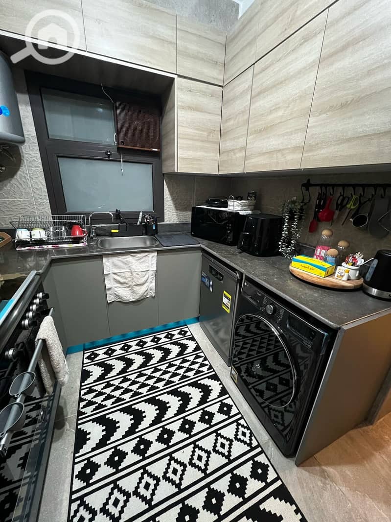 2 2585dce8-4446-4413-9c34-e41f00bf094e. jpg