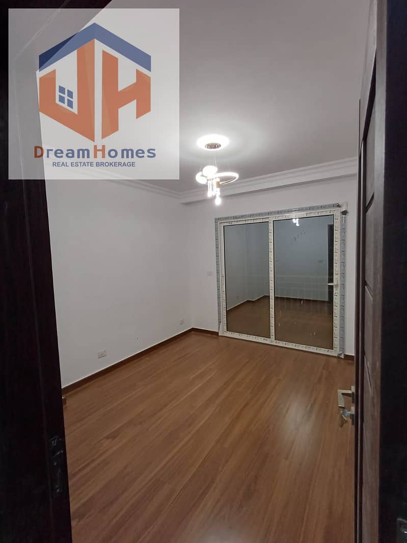 2 2b520fa1-8dba-49b2-b297-a2bf83b82a11. jpg