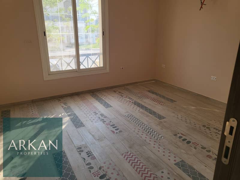 12 16836533-f53b-4cd1-90ce-31c1d8504a45. jpg