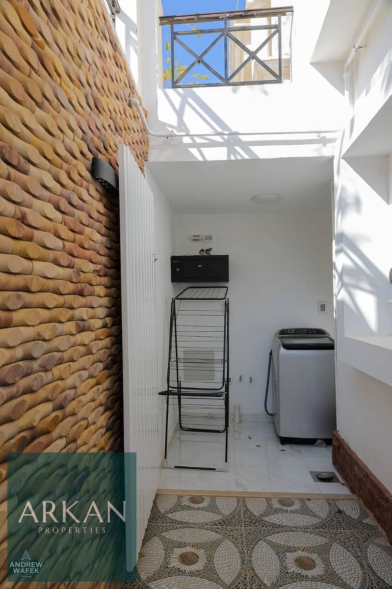 33 ee965dda-640a-422d-8422-e5ad1b1bd6f0. jpg