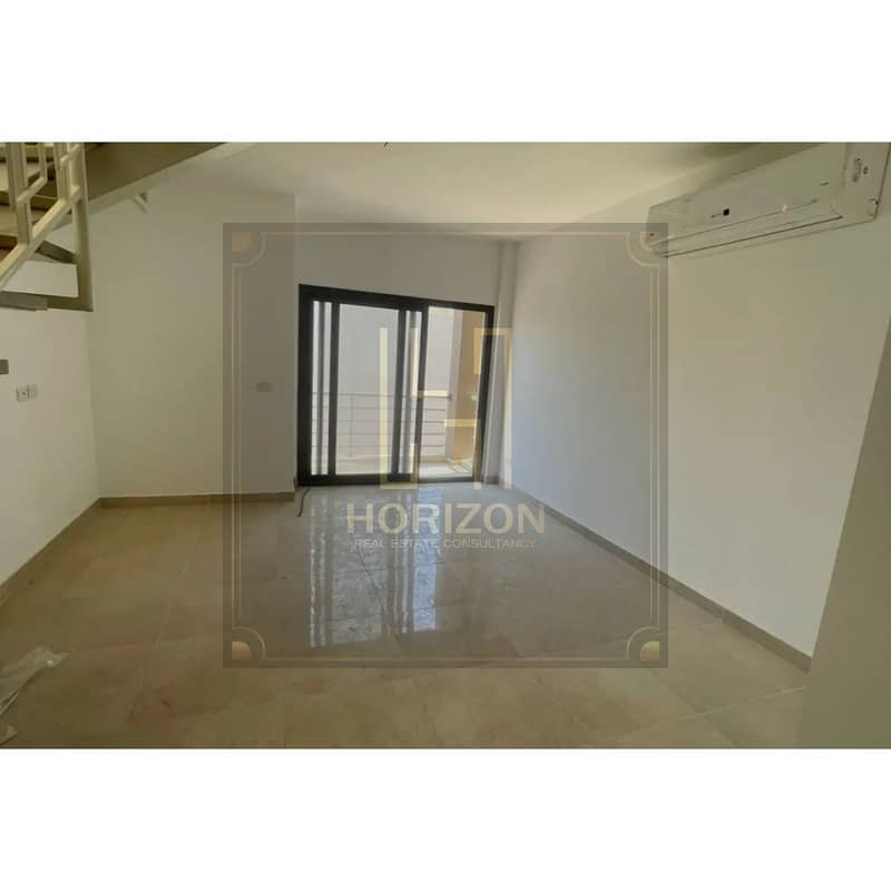 7 8242946-8398fo. jpg