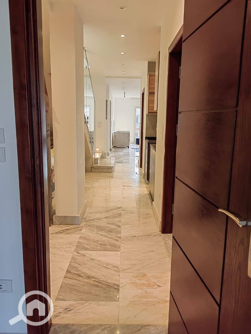 15 0288d5d2-251a-43ec-b4a5-d5d800da7812. jfif. jpg