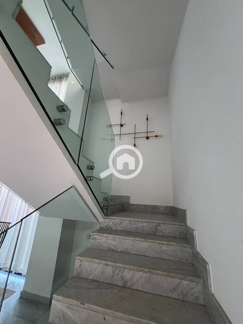 4 914edbe9-c38b-4f9e-8c54-1d2fa174a57d. jpeg