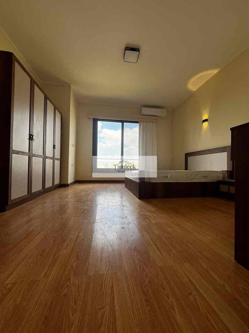 7 d10e9a01-af23-47e3-a6e5-228c17db7bea. jpg