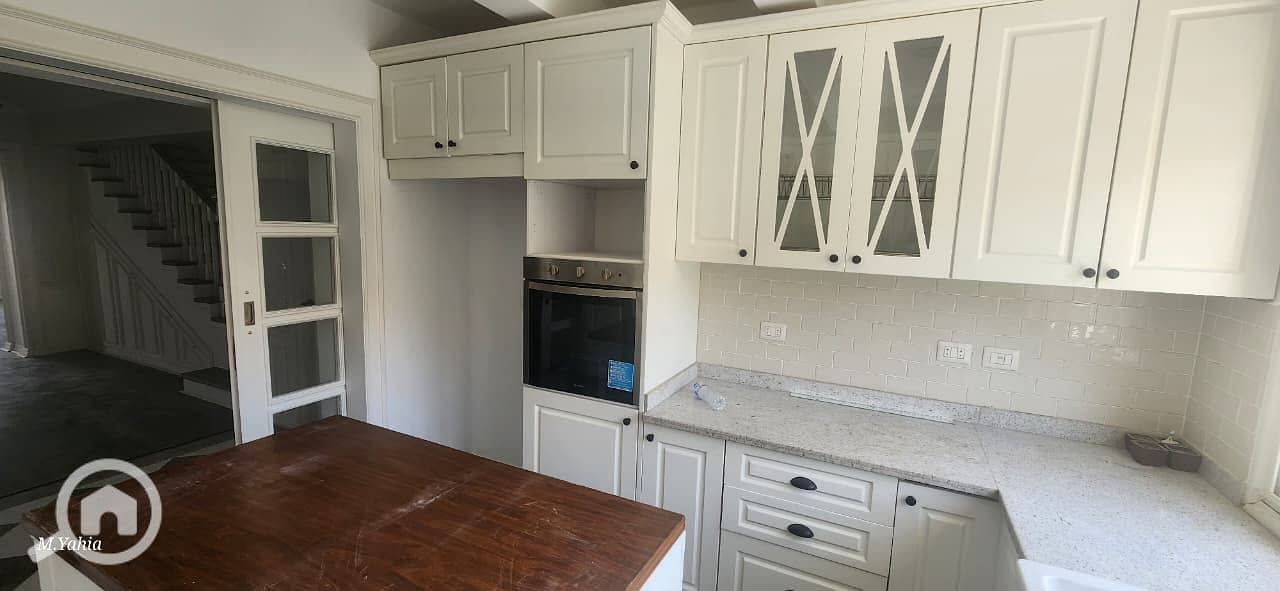 8 18d2dbfa-5962-49a1-aa06-5161db048494. jpg